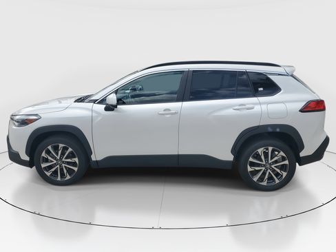 Used 2023 Toyota Corolla Cross XLE w/ Convenience Package image 6