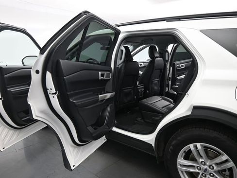 Certified 2021 Ford Explorer XLT image 16