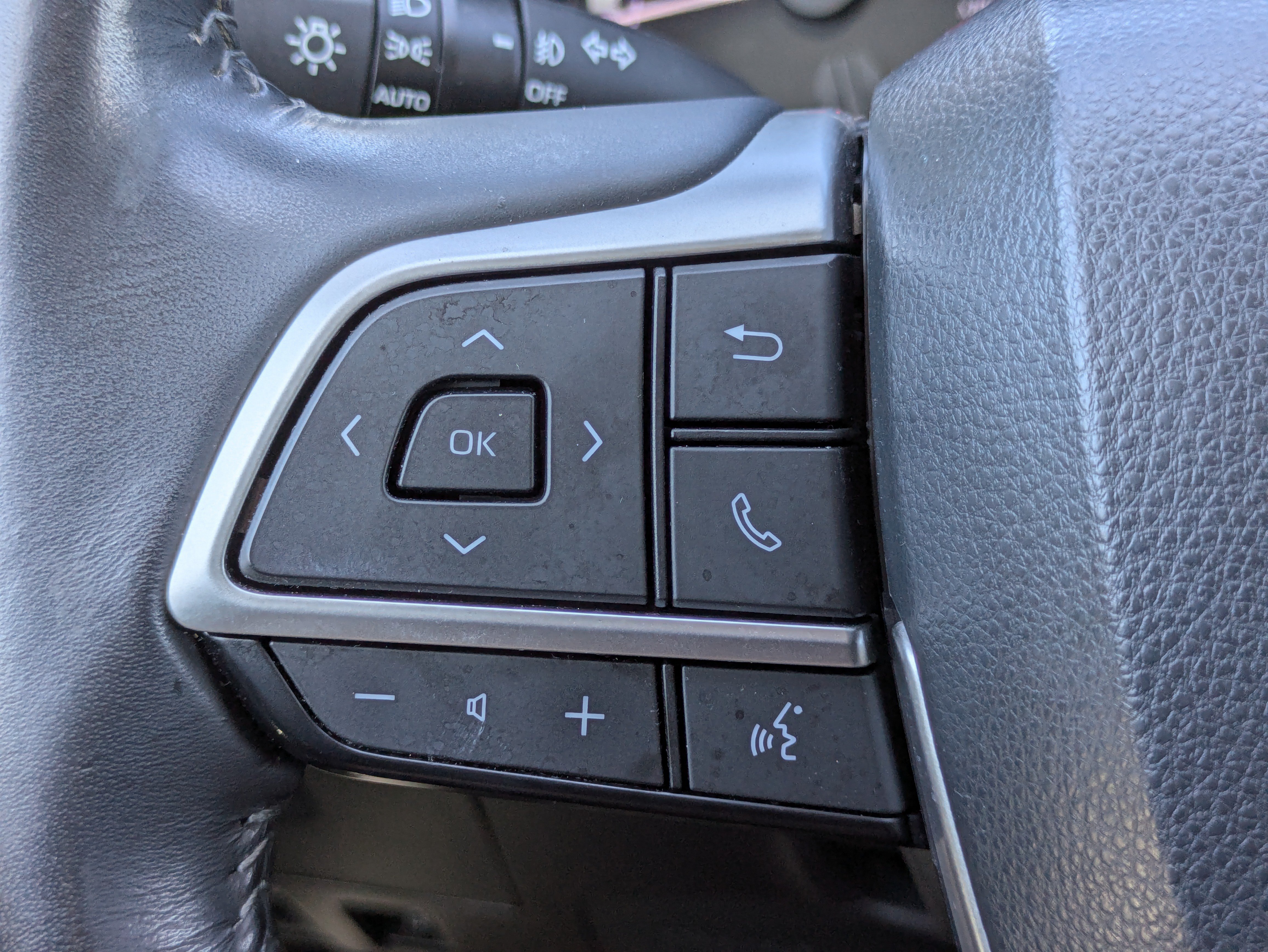 Used 2023 Toyota Highlander XLE FWD image 24