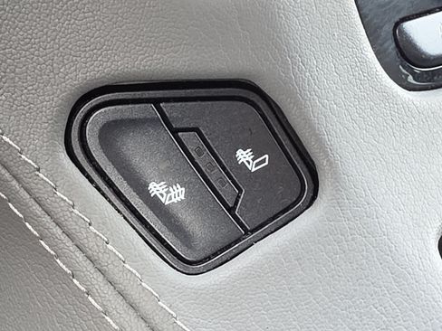 Used 2018 Chevrolet Tahoe LT w/ Luxury Package AWD/4WD image 32