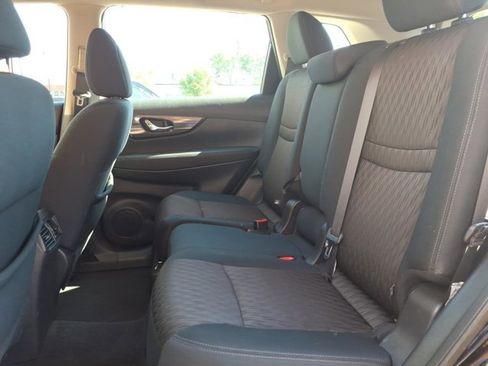 Used 2017 Nissan Rogue S AWD/4WD image 5