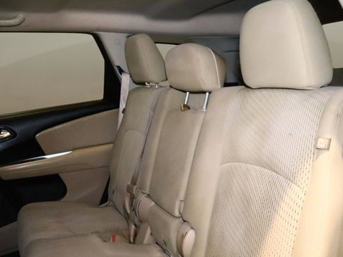 Used 2019 Dodge Journey SE image 16