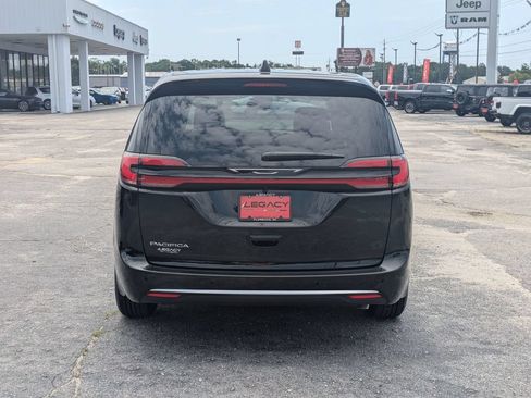 New 2027 Chrysler Pacifica Select FWD image 6