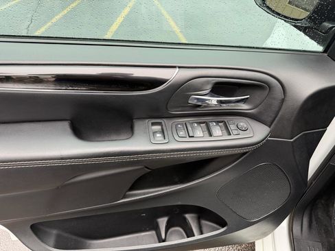 Used 2019 Dodge Grand Caravan SXT w/ Driver Convenience Group image 23