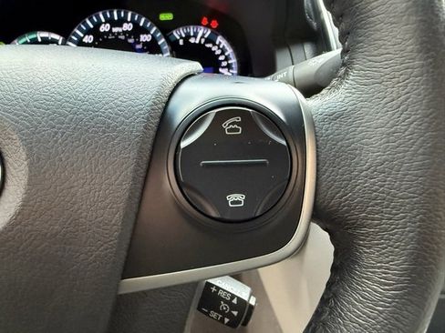 Used 2012 Toyota Camry XLE image 11