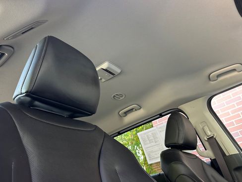 Used 2022 Kia Carnival EX FWD image 18