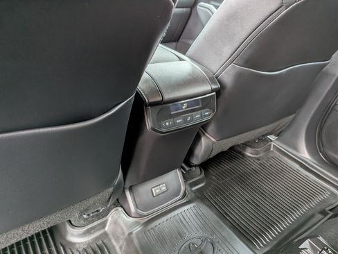 Certified 2023 Toyota Highlander XLE image 21