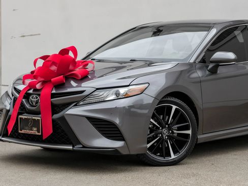 Used 2019 Toyota Camry XSE FWD image 5