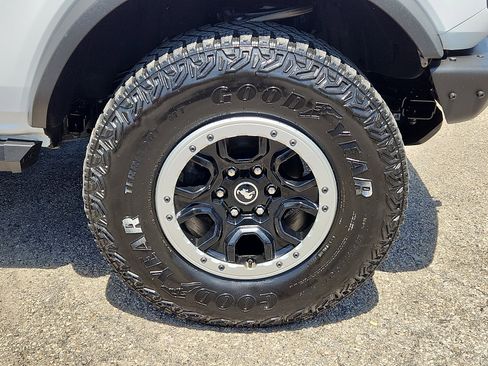 Used 2022 Ford Bronco Black Diamond w/ Sasquatch Package AWD/4WD image 8