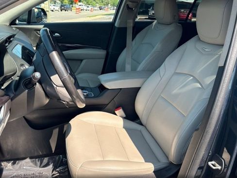 Used 2019 Cadillac XT4 Luxury w/ Cold Weather Package AWD/4WD image 12