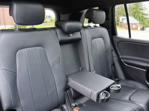 Used 2020 Mercedes-Benz GLB 250 w/ Premium Package image 16