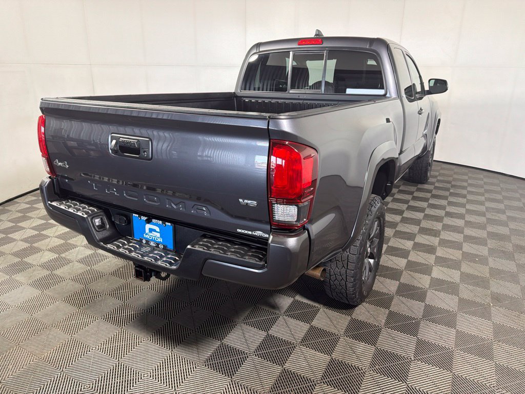 Used 2022 Toyota Tacoma SR5 AWD/4WD image 8