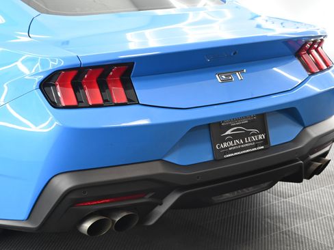 Used 2025 Ford Mustang GT Premium image 12