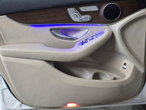 Used 2022 Mercedes-Benz GLC 300 4MATIC w/ Premium Package Lite image 12