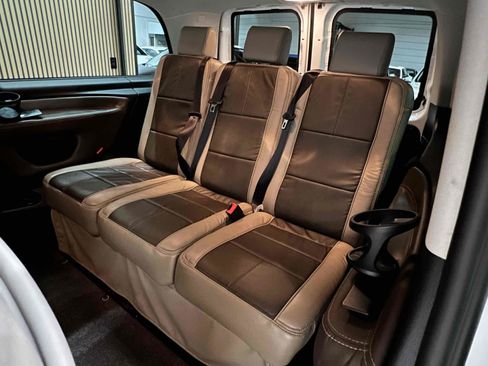 Used 2020 Mercedes-Benz Metris Passenger image 23