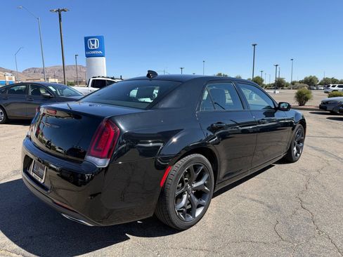 Used 2023 Chrysler 300 S RWD image 5