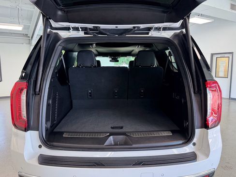 Used 2023 GMC Yukon XL Denali AWD/4WD image 37