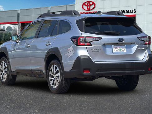 Used 2025 Subaru Outback Premium AWD/4WD image 6