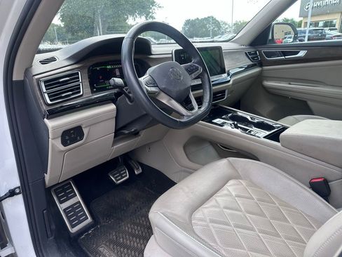 Used 2024 Volkswagen Atlas SEL Premium R-Line AWD/4WD image 23