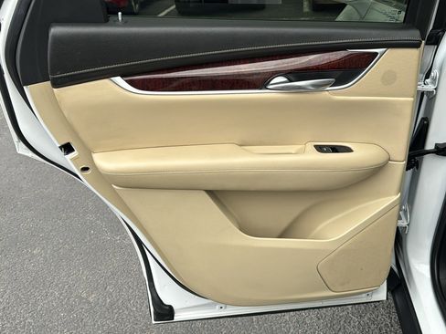 Used 2017 Cadillac XT5 Luxury w/ Driver Awareness Package image 18