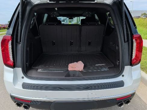 Used 2024 GMC Yukon XL Denali w/ Denali Reserve Package AWD/4WD image 12
