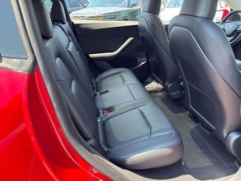 Used 2022 Tesla Model Y Long Range AWD/4WD image 16