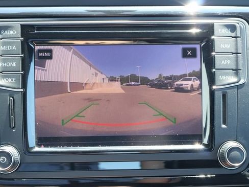 Used 2019 Volkswagen Beetle 2.0T SE FWD image 12