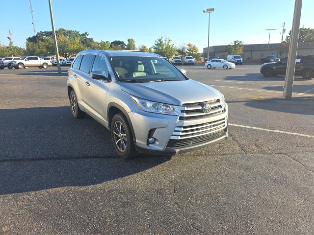 Used 2018 Toyota Highlander XLE FWD image 1