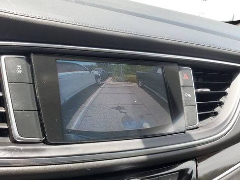 Used 2018 Buick Enclave Essence FWD image 21