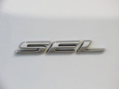 Used 2024 Ford Edge SEL AWD/4WD image 6