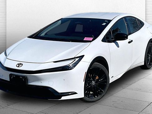 Used 2025 Toyota Prius LE image 10