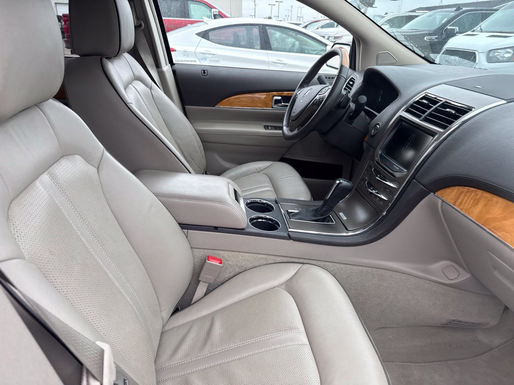 Used 2013 Lincoln MKX AWD image 6