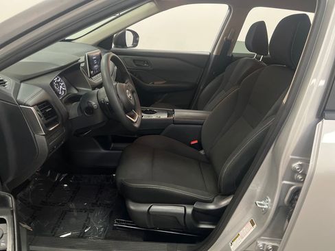 Used 2024 Nissan Rogue S FWD image 10