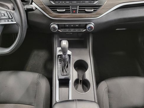 Used 2025 Nissan Altima 2.5 SV image 15