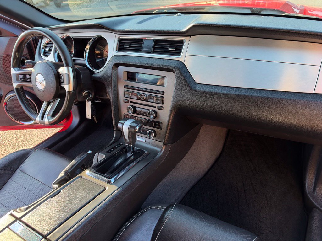 Used 2010 Ford Mustang Convertible RWD image 21