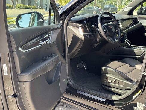 Certified 2025 Cadillac XT6 Sport AWD/4WD image 13