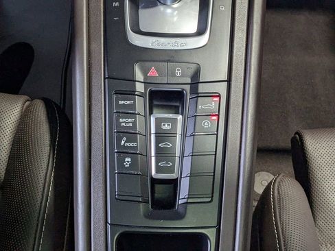 Used 2016 Porsche 911 Turbo S image 30