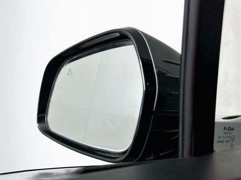 Used 2024 Kia Sorento S FWD image 16
