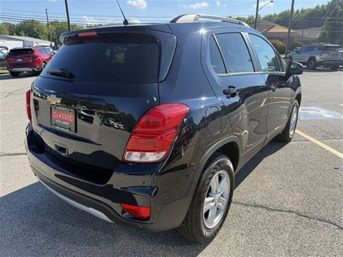 Certified 2022 Chevrolet Trax LT w/ LT Convenience Package image 7