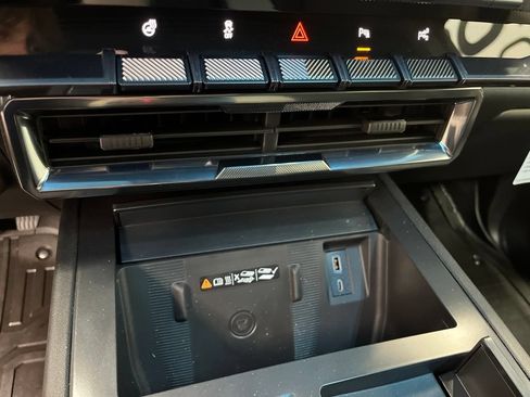 New 2026 GMC Hummer EV SUV AWD/4WD image 16