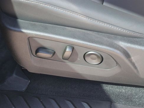 Used 2025 GMC Canyon Elevation w/ Convenience Package image 16