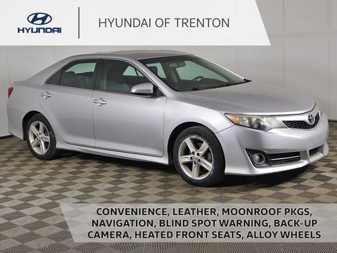 Used 2013 Toyota Camry SE w/ Leather Pkg FWD image 1
