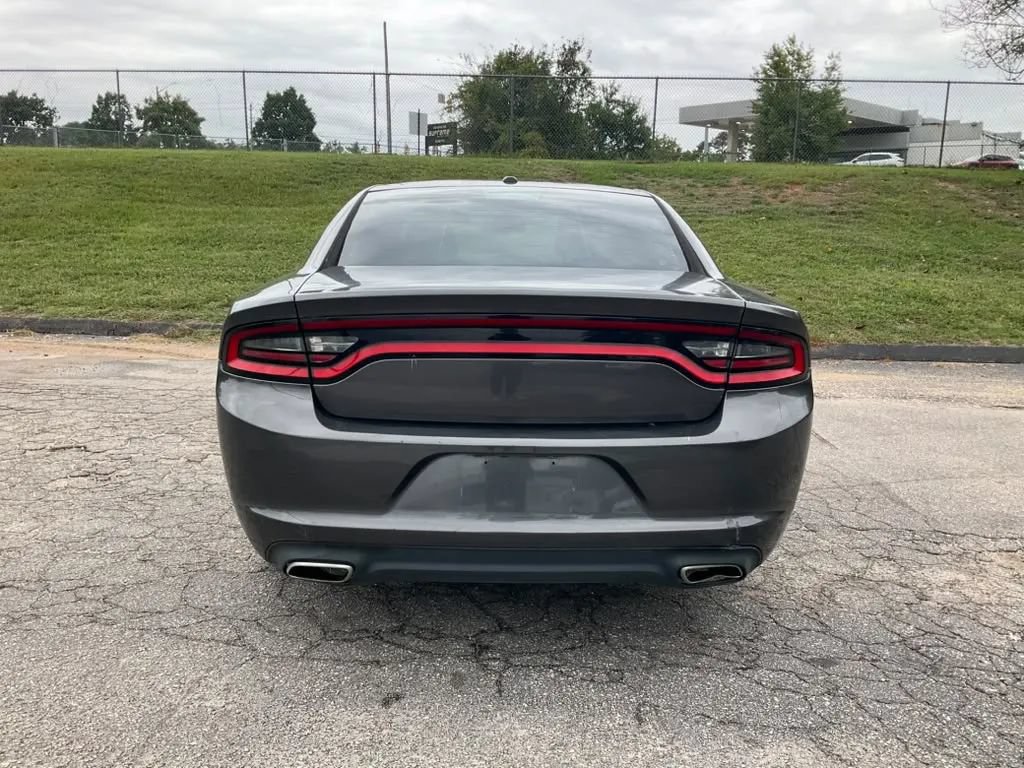 Used 2015 Dodge Charger SE RWD image 5