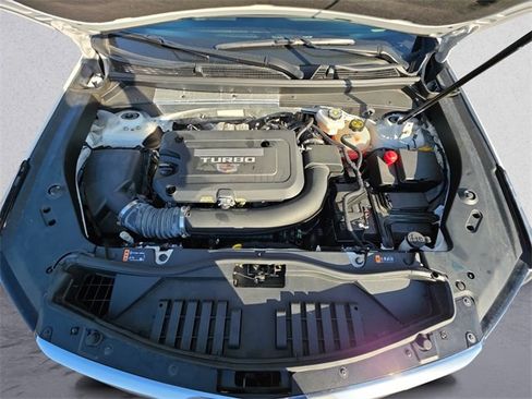 Used 2024 Cadillac XT4 Premium Luxury image 17