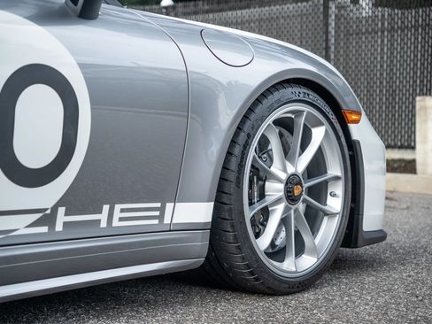 Used 2019 Porsche 911 Speedster RWD image 17