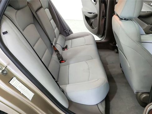 Used 2022 Chevrolet Malibu LT image 37