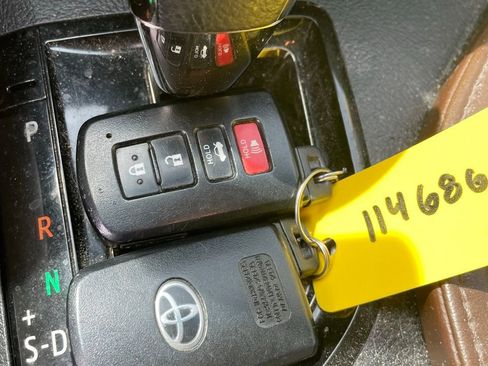 Used 2015 Toyota Avalon XLE Premium image 15