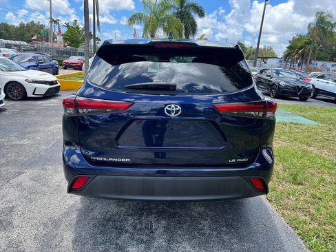 Used 2022 Toyota Highlander LE image 6