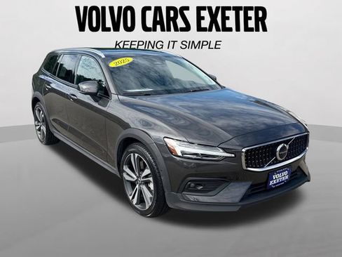 Certified 2025 Volvo V60 B5 Cross Country Plus AWD/4WD image 1