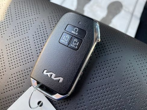 Used 2024 Kia Carnival EX FWD image 24